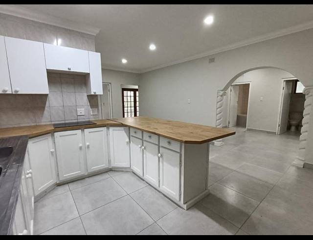 4 BEDROOM TOWNHOUSE FOR SALE IN MARINA BEACH